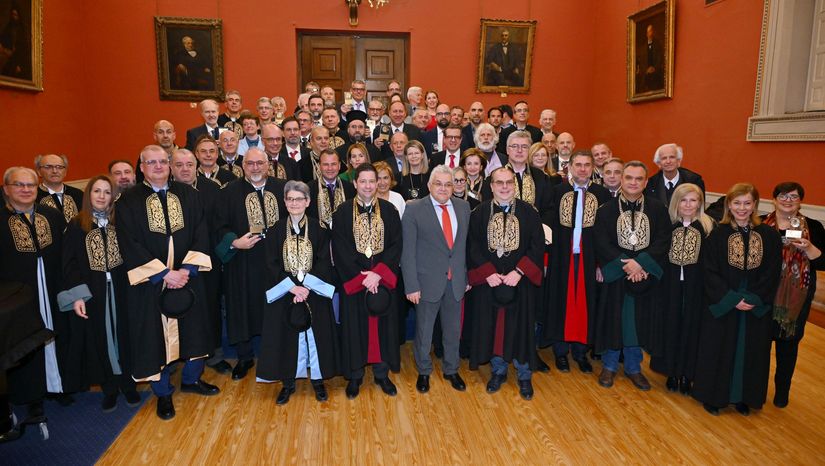 Τελετή Απονομής των Ετήσιων Βραβείων Καθηγητών και Καθηγητριών του Πανεπιστημίου Αθηνών για το ακαδημαϊκό έτος 2023-2024